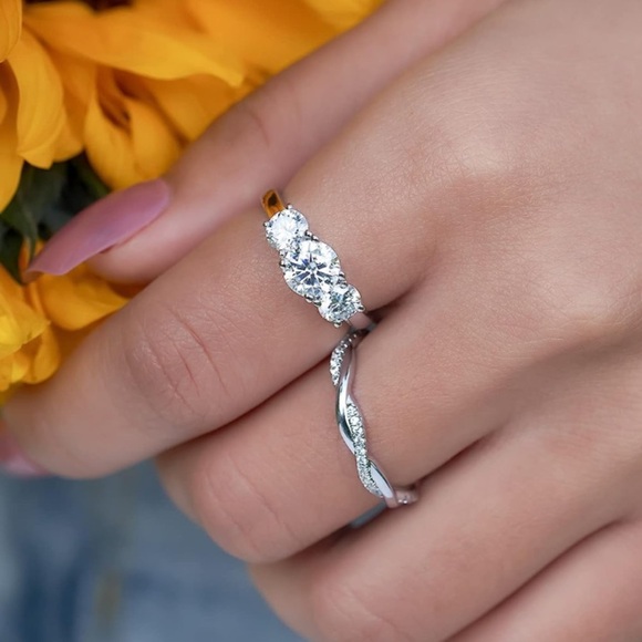 18k Certified 2 carat Diamond Moissanite Past Present Future Journey Ring - Picture 6 of 11